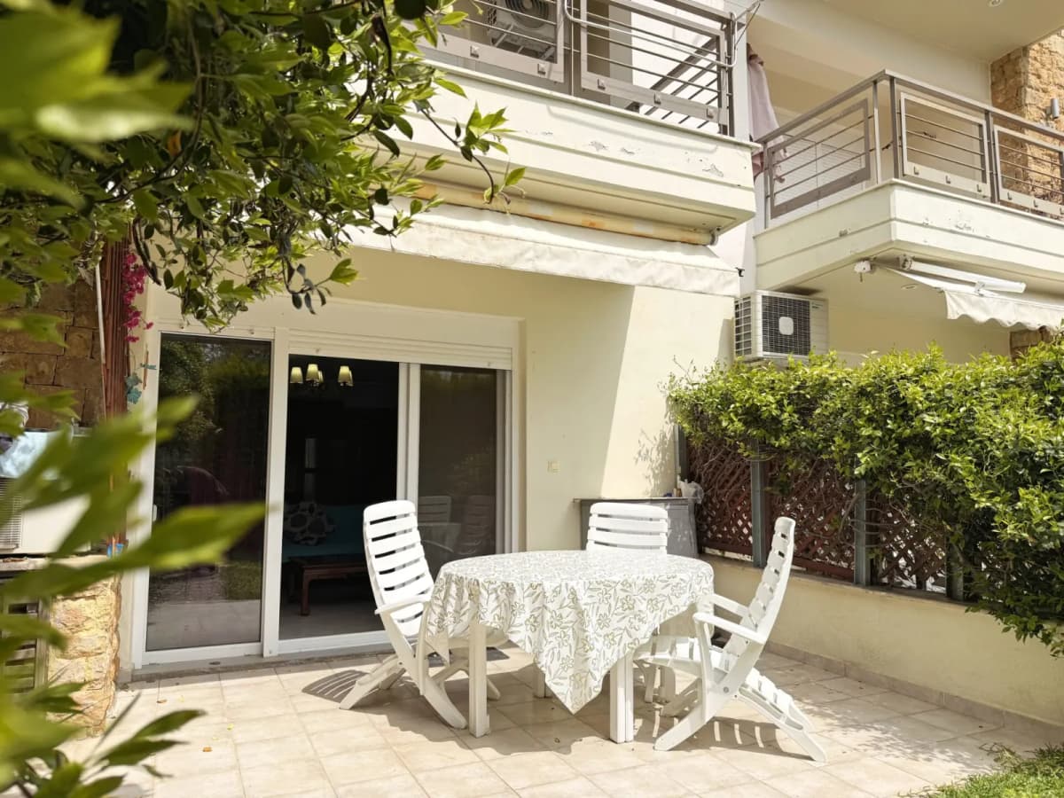 Zako Apartment with Garden