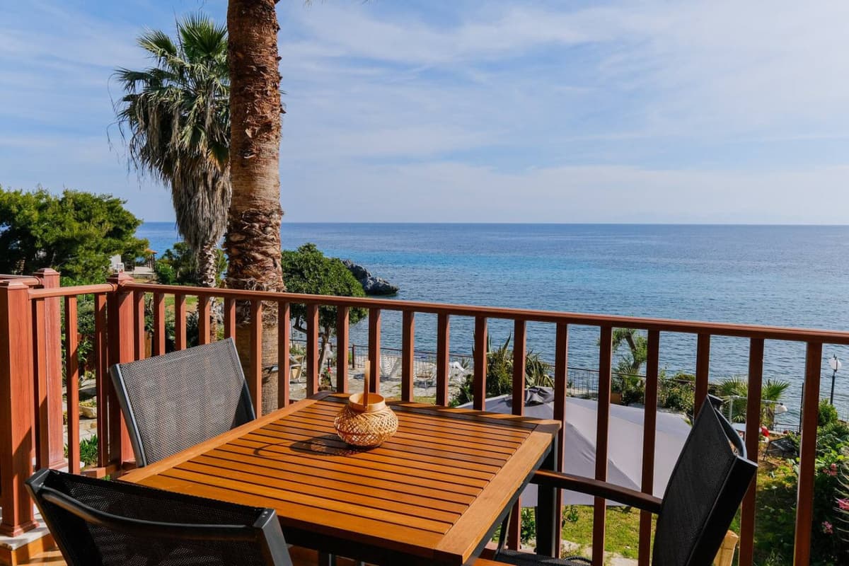 Amfitriti Seafront Apartment 4 - Loutra Halkidiki