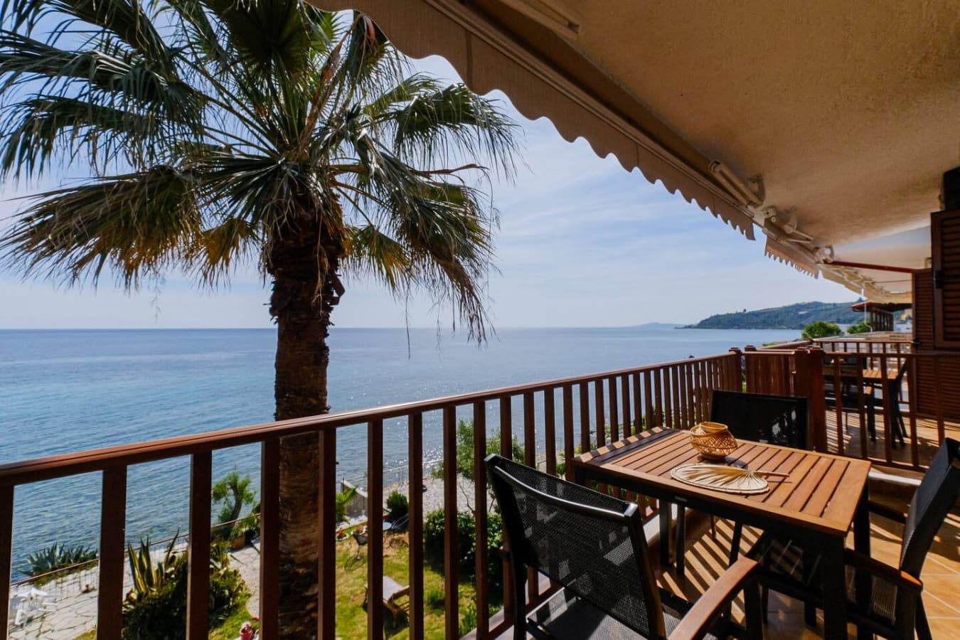 Amfitriti Seafront Apartment 3 - Loutra Halkidiki