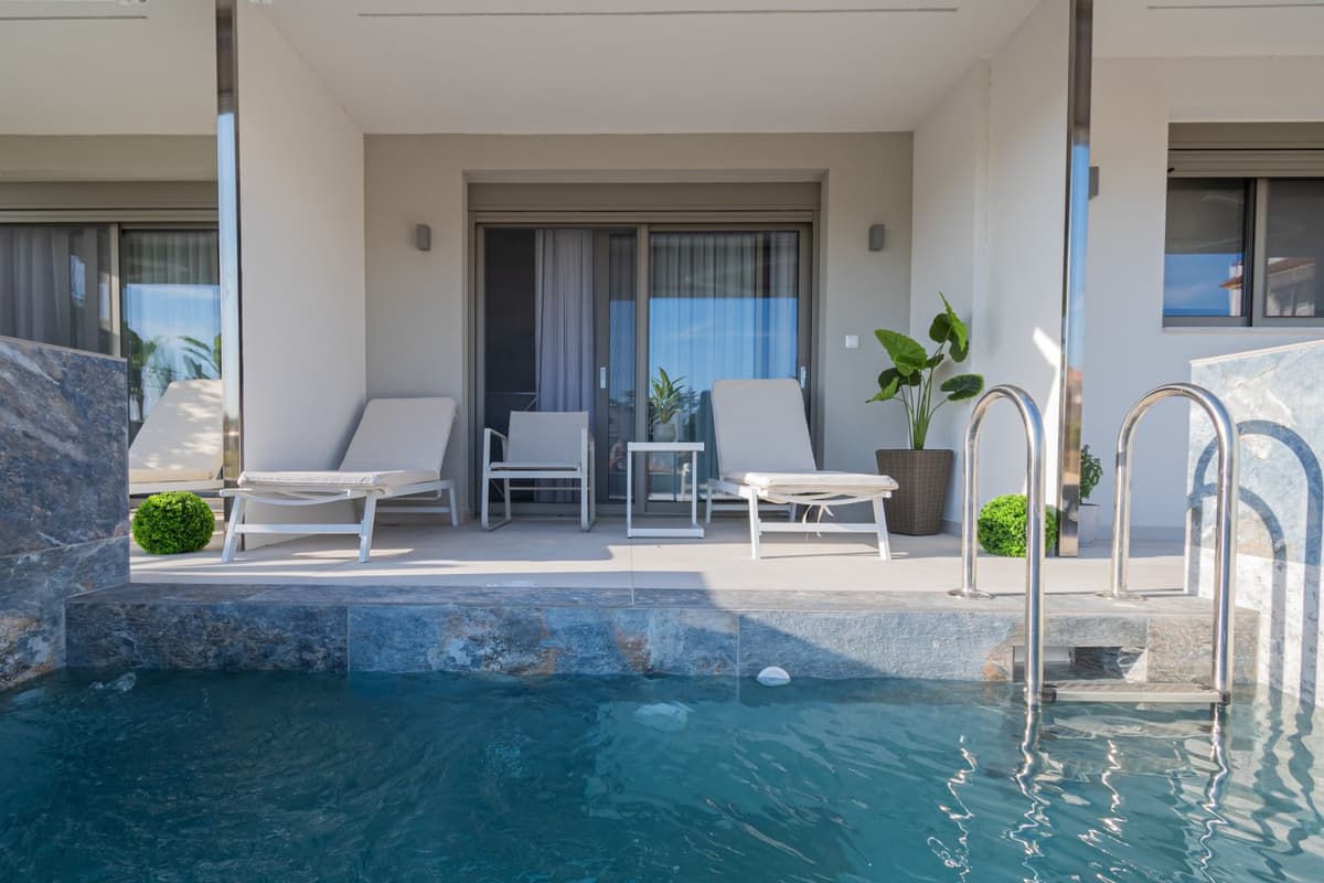 Aria Prive Pool Villa Left - Portaria Beach
